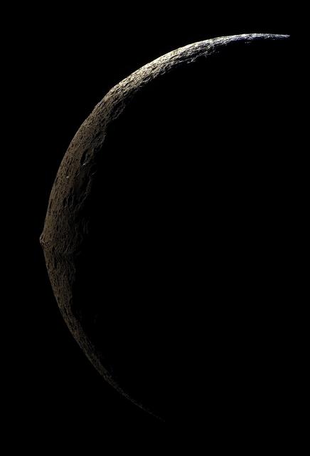 NASA image: Approaching Iapetus