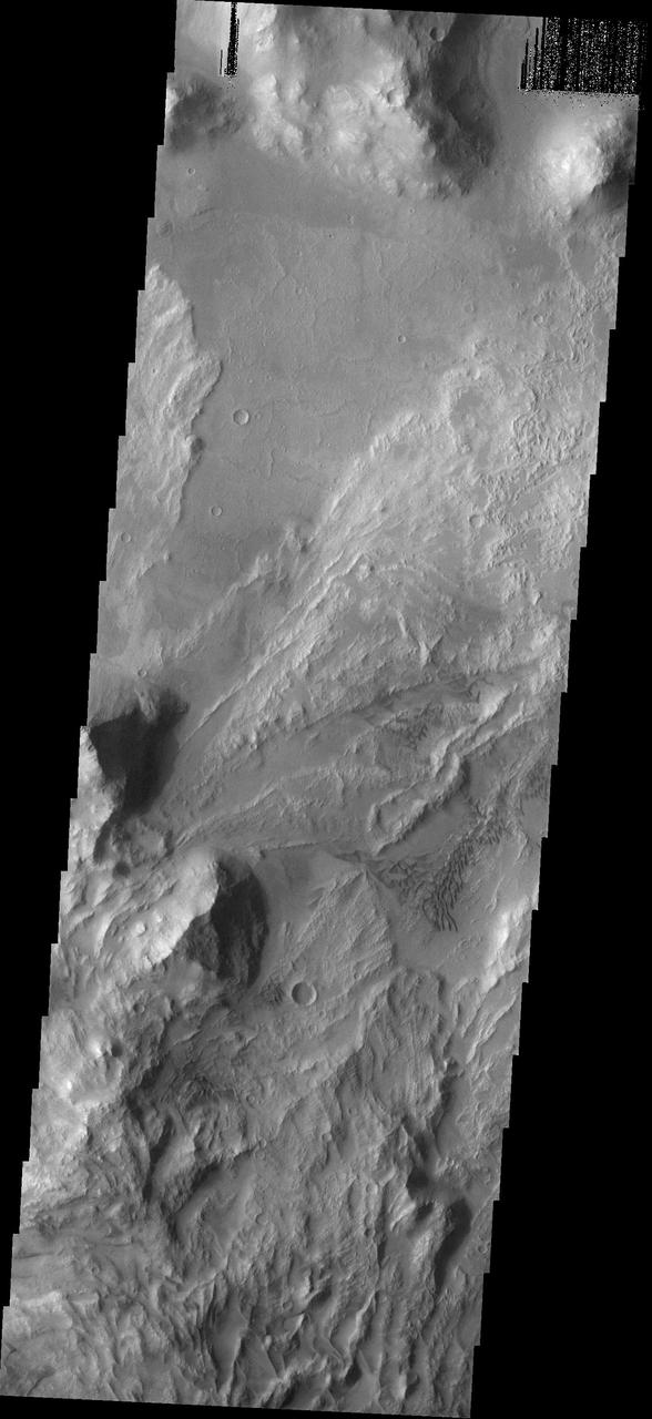 The dunes and landslides in this image occur within Coprates Chasma