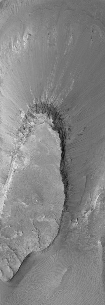 This MOC image shows a portion of a mesa in eastern Candor Chasma