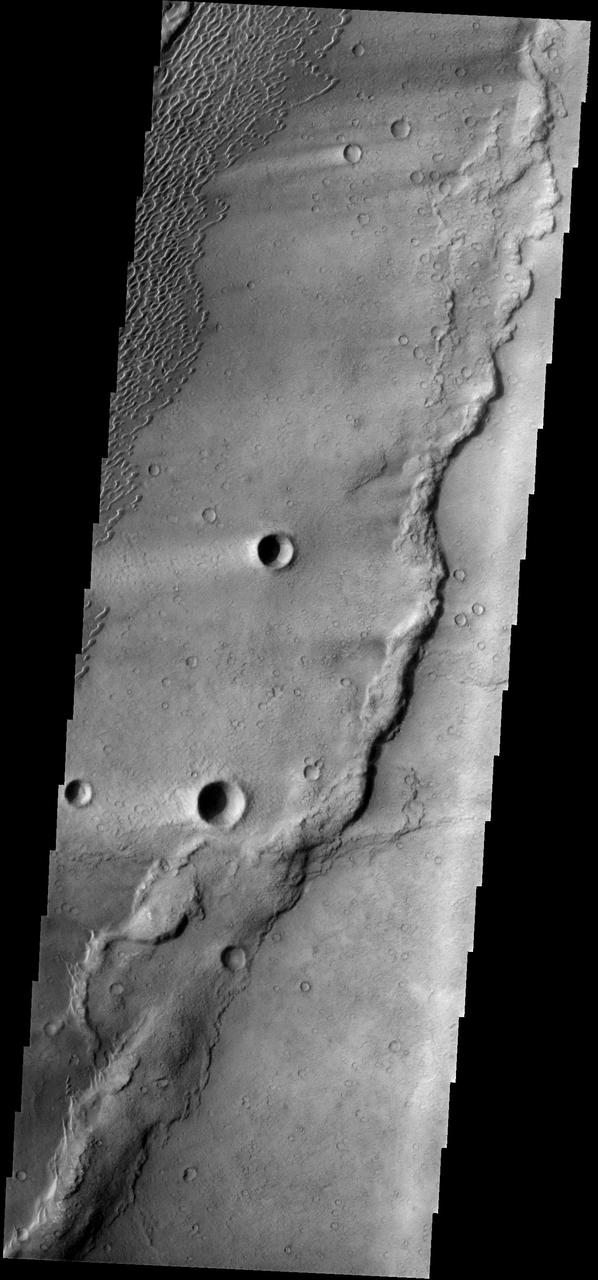 These dunes occur in the Syrtis Major volcanic complex, near Meroe Patera