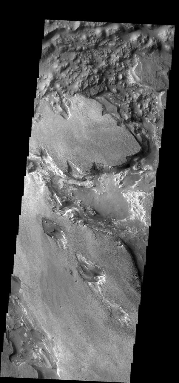 Aram Chaos contains several layers of fill material