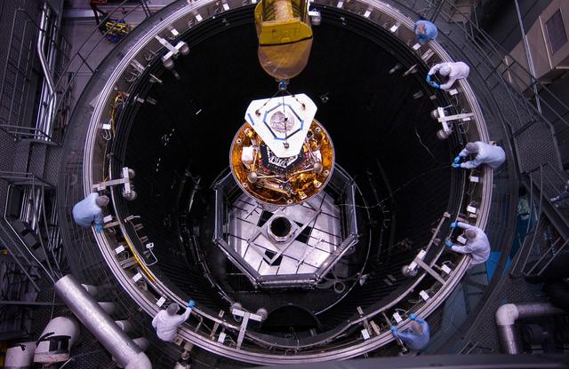 NASA image: Phoenix Lowered into Thermal Vacuum Chamber