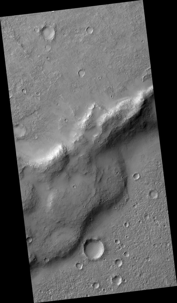 Wrinkle Ridges in Solis Planum