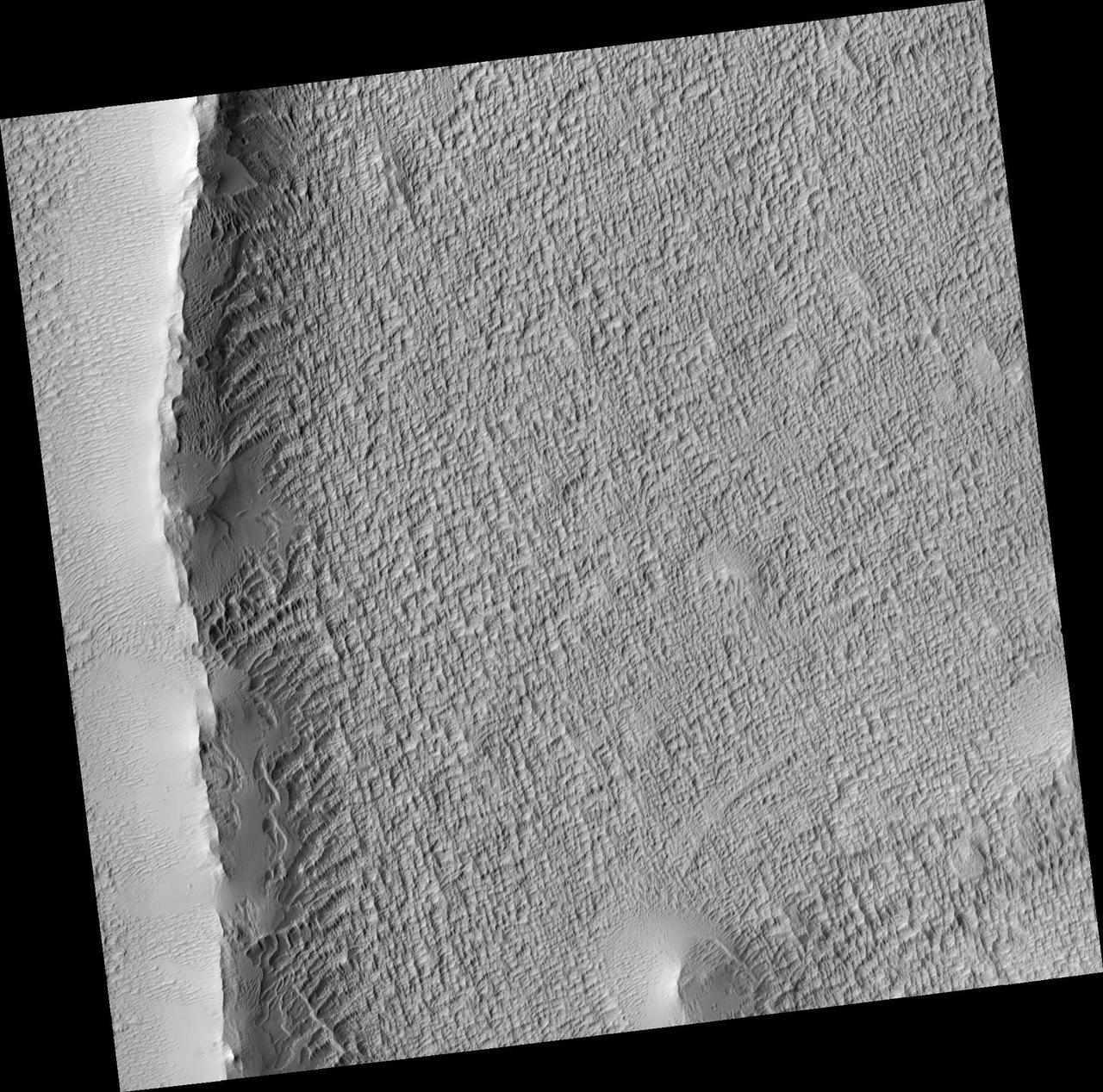Radial Ridge in Deposit Near Pavonis Mons