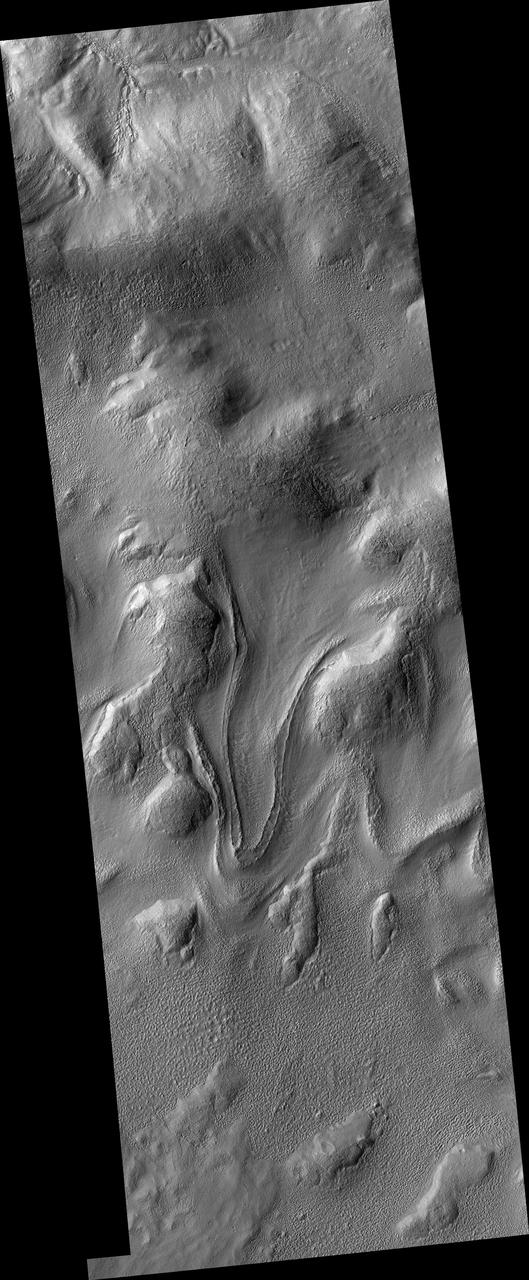 Tongue-Shaped Flow Feature in Hellas Planitia