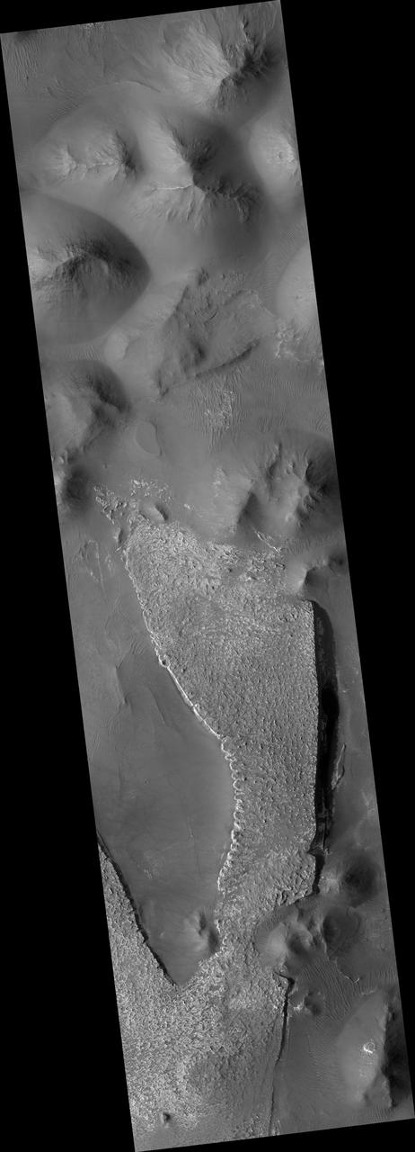 Layered Deposits in Aureum Chaos