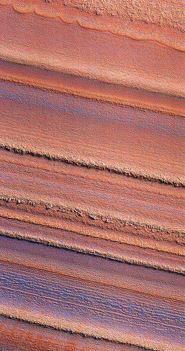 Layered Ice Deposits near North Pole of Mars False Color