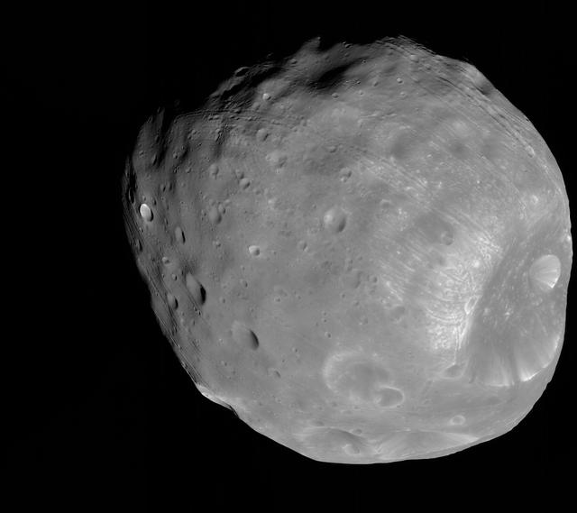 NASA image: Phobos from 6,800 Kilometers