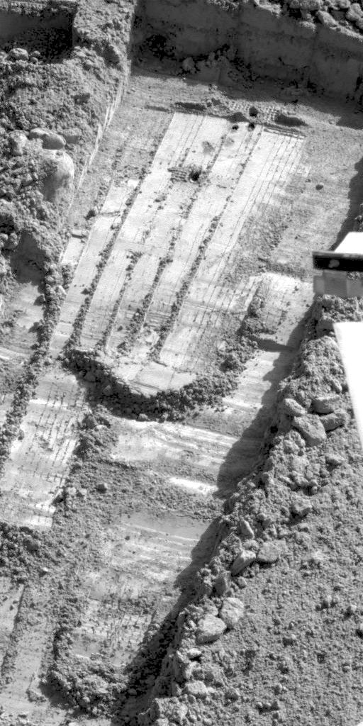 This image shows the trench informally named Snow White taken by the Surface Stereo Imager on NASA Phoenix Mars Lander on July 21, 2008.