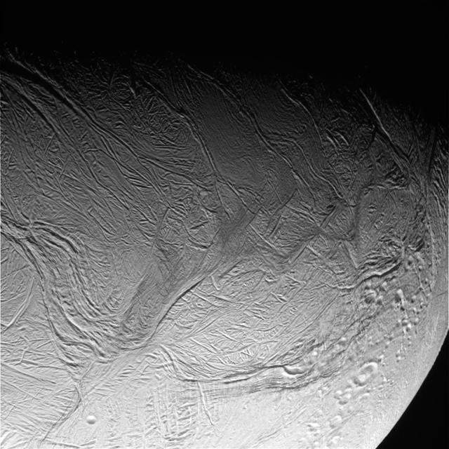 NASA image: Enceladus Oct. 9, 2008 Flyby - Posted Image #5