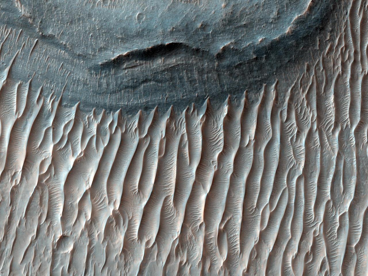 Ius Chasma Floor