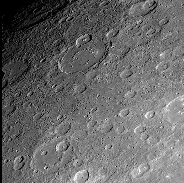 Gazing into the Mariner 10 Gore