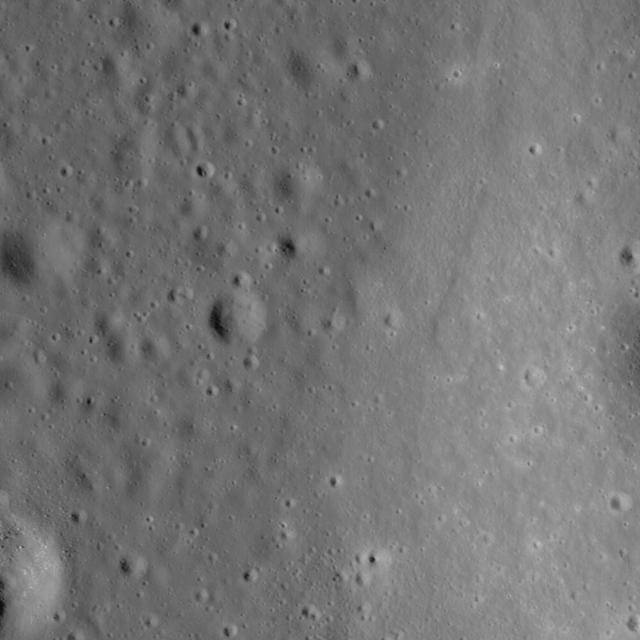  NASA Lunar Reconnaissance Orbiter catches the edge of Mare Moscoviense.