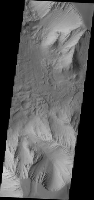 Tithonium Chasma