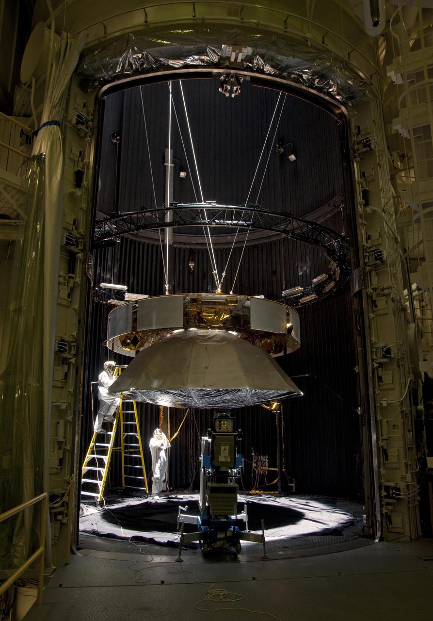 Testing of the cruise stage for NASA Mars Science Laboratory in August 2010 included a session in a facility that simulates the environment found in interplanetary space. Spacecraft technicians at JPL prepare a space-simulation test.