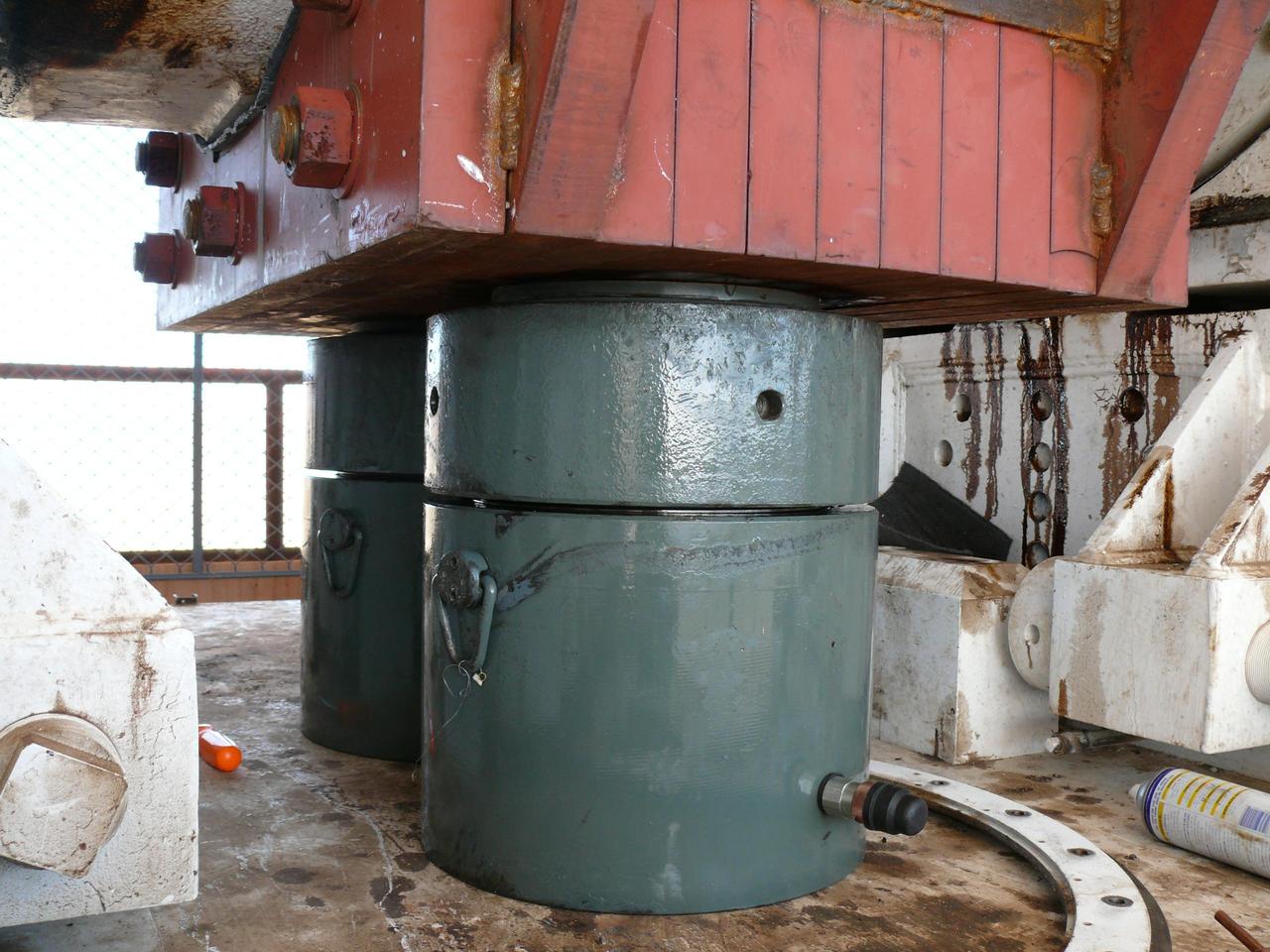 A major refurbishment of the giant Mars antenna at NASA Deep Space Network Goldstone Deep Space Communications Complex in California Mojave Desert required workers to jack up millions of pounds of delicate scientific equipment.