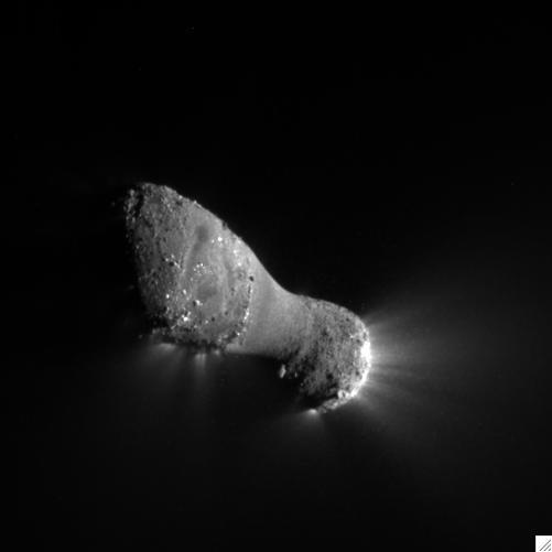 Comet Hartley 2 can be seen in glorious detail in this image from NASA EPOXI mission. It was taken as the spacecraft flew by around 6:59 a.m. PDT 9:59 a.m. EDT, from a distance of about 700 kilometers 435 miles.