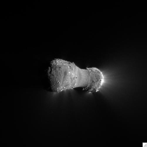 This close-up view of comet Hartley 2 was taken as NASA EPOXI mission approached the comet at 6:59 a.m. PDT 9:59 a.m. EDT.