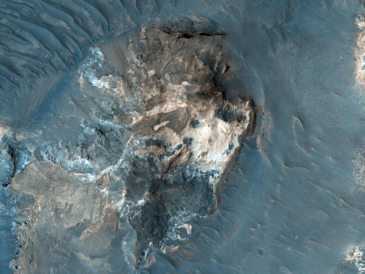 This observance from NASA Mars Reconnaissance Orbiter shows a formation of large outflow channels on Mars Aureum Chaos.