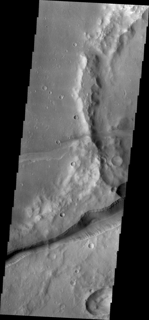 Memnonia Fossae