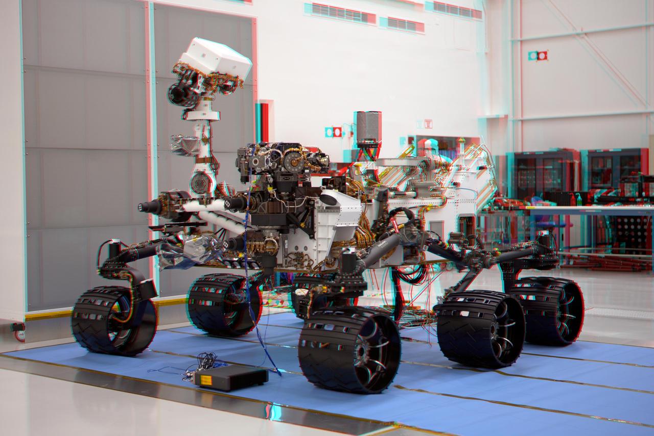 This stereo image of NASA Mars Science Laboratory Curiosity Rovert was taken May 26, 2011, in Spacecraft Assembly Facility at NASA Jet Propulsion Laboratory in Pasadena, Calif. 3D glasses are necessary to view this image.