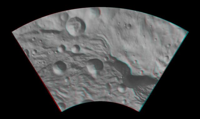This anaglyph from NASA Dawn spacecraft image shows the topography of asteroid Vesta southeastern region. You need 3D glasses to view this image.