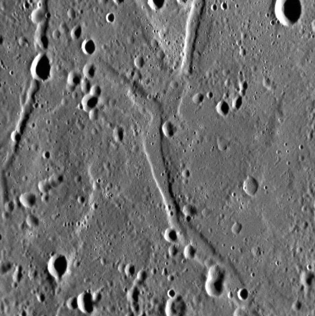NASA image: Graben in Caloris