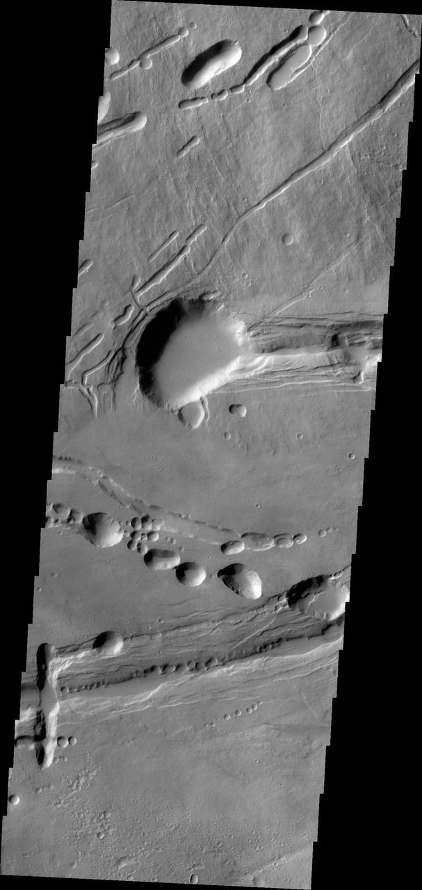This image from NASA 2001 Mars Odyssey spacecraft shows the complex collapse features on the southern flank of Ascraeus Mons.