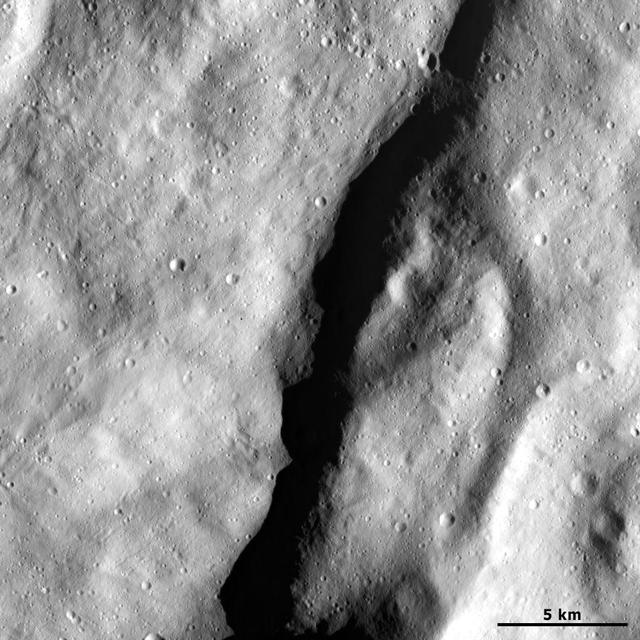 NASA image: Escarpment on Vesta