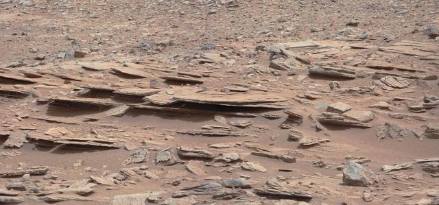 The NASA Mars rover Curiosity used its Mast Camera Mastcam during the mission 120th Martian day, or sol Dec. 7, 2012, to record this view of a rock outcrop informally named Shaler.