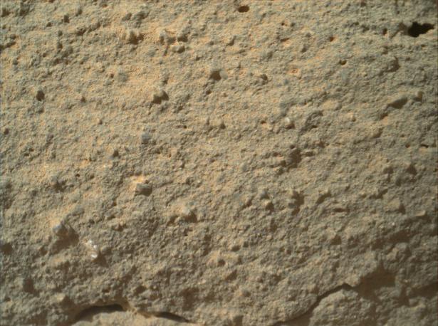 This image from NASA Curiosity rover shows the great diversity of grains found on the surface of a Martian rock.