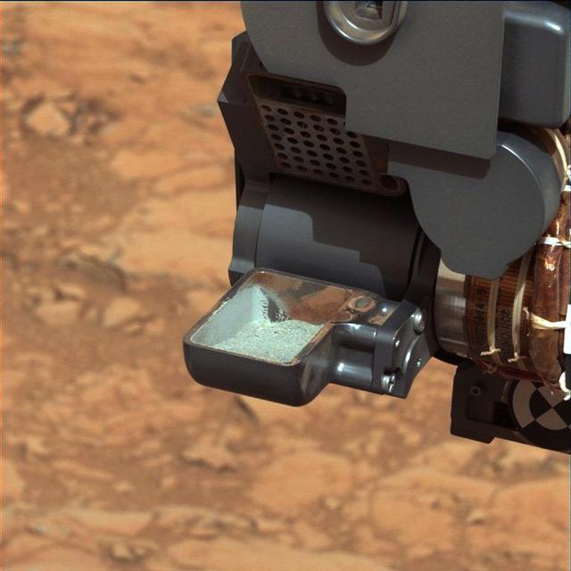 NASA image: First Curiosity Drilling Sample in the Scoop