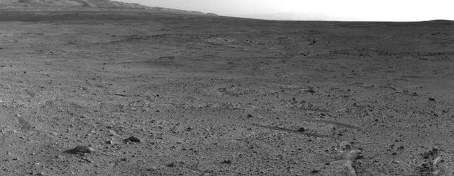 NASA image: Curiosity View from Panorama Point to Waypoint 1 and Outcrop Darwin