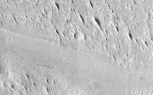 NASA image: Sinuous Ridge Cutting Across Geologic Units of the Medusae Fossae Formation