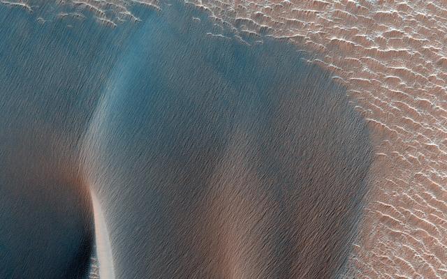 NASA image: Northwest Ius Chasma Landslide and Dune Field