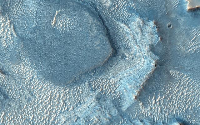 NASA image: A Large, Banded Angular Fragment in Nili Fossae