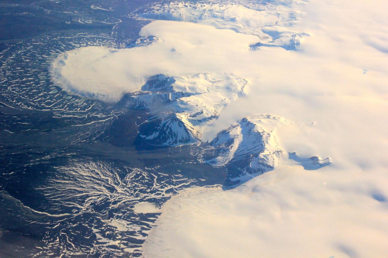 This image shows a small part of the Hofsj&ouml;kull ice cap in Iceland, which encompasses several glaciers. The fan at upper left is part of a glacier called M&ucirc;laj&oumlkul.