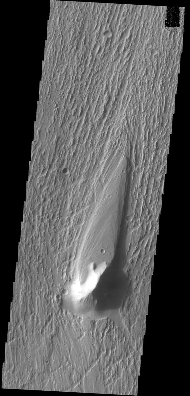 This image captured by NASA 2001 Mars Odyssey spacecraft shows a streamlined island in Kasei Valles. The teardrop shape indicates that flow was from the bottom to the top of the image.