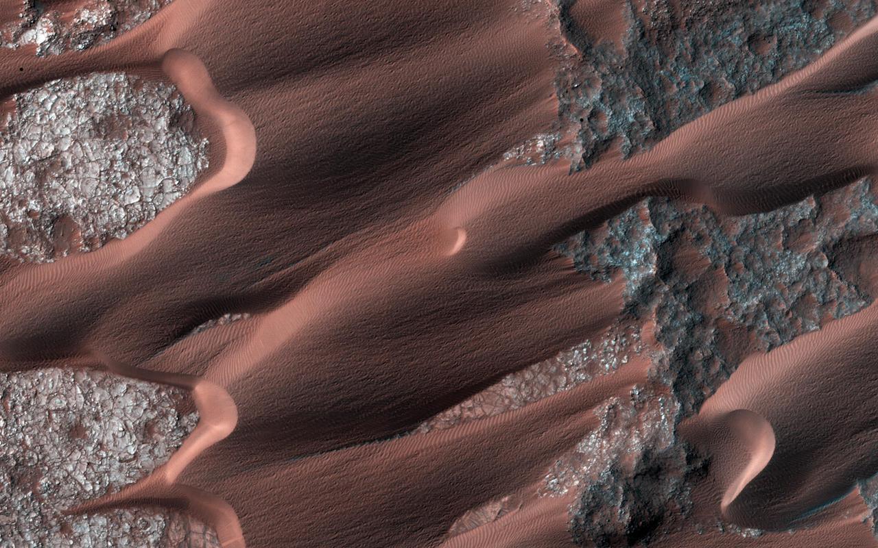 Nili Patera is one of the most active dune fields on Mars. Continuously monitored by the HiRise instrument onboard NASA Mars Reconnaissance Orbiter, a new image is acquired about every six weeks.