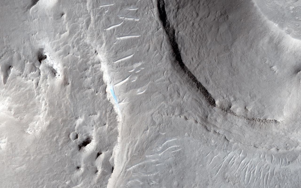 This image captured by NASA Mars Reconnaissance Orbiter is of an area called Aram Dorsum also known by its old name, Oxia Palus that has been suggested for the 2018/2020 ExoMars Rover because it contains an ancient, exhumed alluvial system.