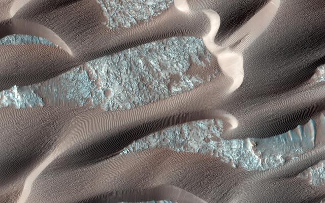 NASA image: Continual Dune and Ripple Migration in Nili Patera
