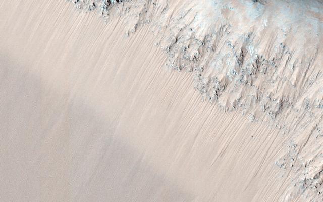 NASA image: Recurring Slope Lineae in Juventae Chasma