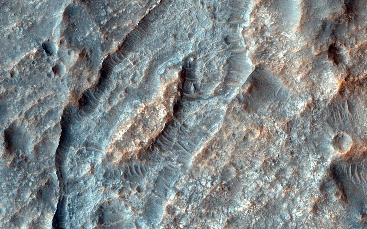 This closeup from NASA Mars Reconnaissance Orbiter covers a region in the Eridania Basin that shows interesting inverted ridges.