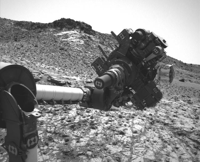 NASA image: Curiosity Arm Holding Steady, Sol 915