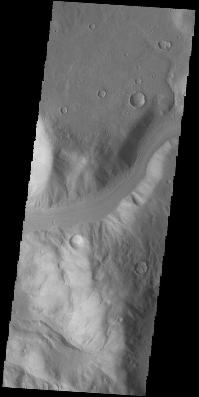 This image from NASA 2001 Mars Odyssey spacecraft shows an unnamed channel draining from the highlands of Promethei Terra to lowlands of the Hellas Basin. Orbit Number: 59120 Latitude: -36.2289 Longitude: 100.566 Instrument: VIS Captured: 2015-04-12 15:39 http://photojournal.jpl.nasa.gov/catalog/PIA19499
