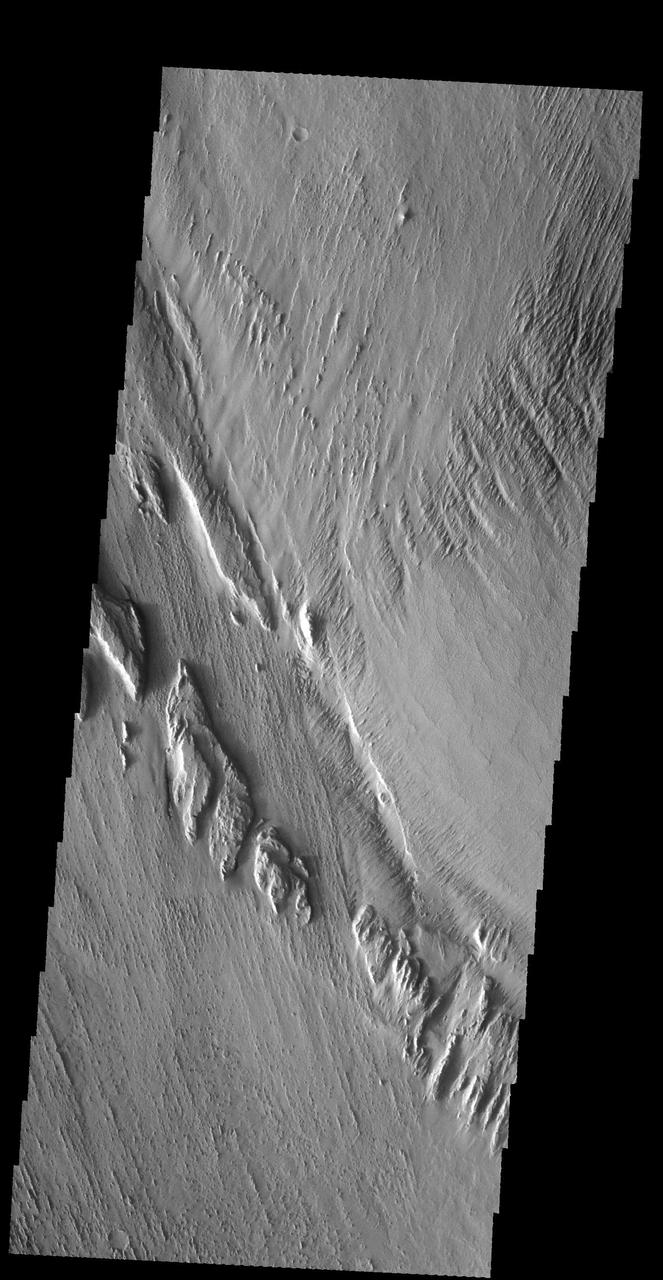 Long term winds have etched the surface in Memnonia Sulci. Partial cemented surface materials are easily eroded by the wind, forming linear ridges called yardangs. The multiple direction of yardangs in this VIS image indicate that there were at least two different wind directions in this area. Orbit Number: 59217 Latitude: -8.33112 Longitude: 186.506 Instrument: VIS Captured: 2015-04-20 15:12 http://photojournal.jpl.nasa.gov/catalog/PIA19502
