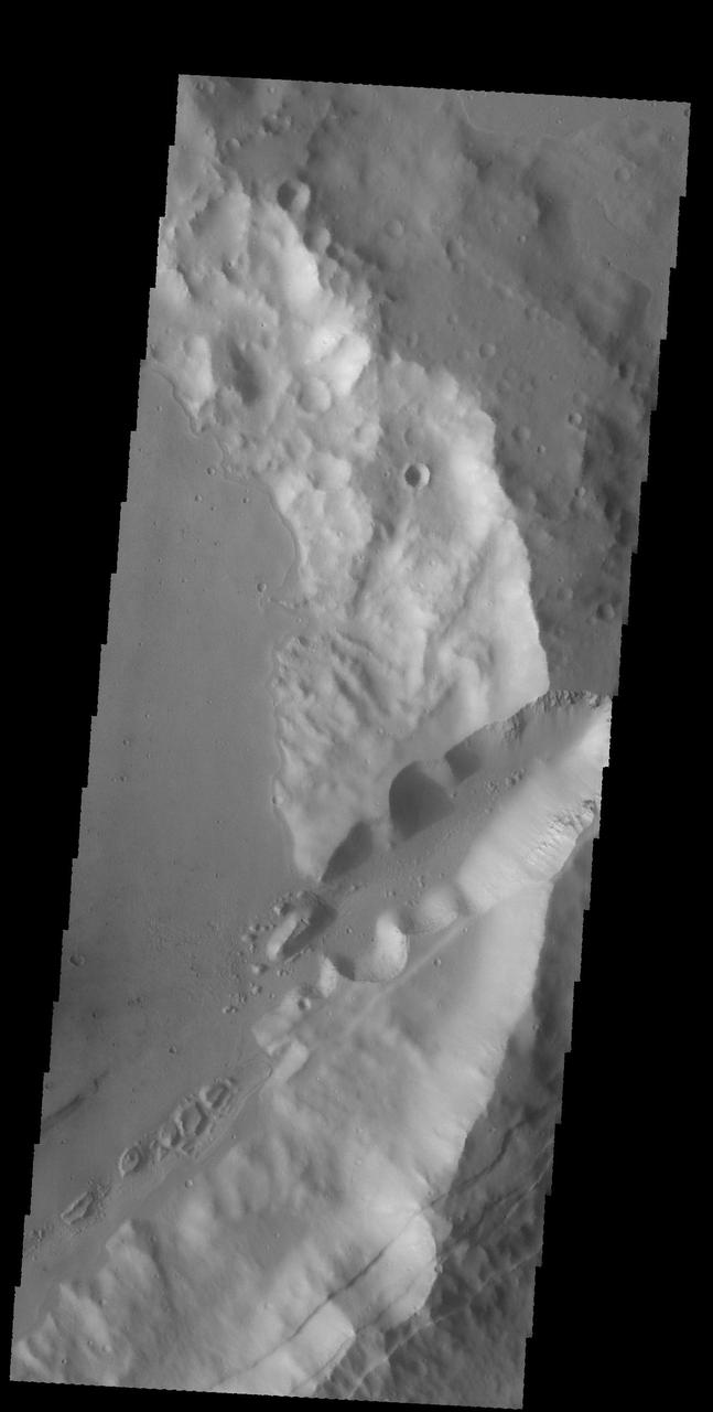 The linear features in this VIS image are faults. Where depressions are formed bounded by faulting the feature is called a graben. These faults and graben are part of a large region of faulting called Sirenum Fossae. Orbit Number: 59353 Latitude: -24.4596 Longitude: 220.937 Instrument: VIS Captured: 2015-05-01 20:03 http://photojournal.jpl.nasa.gov/catalog/PIA19503