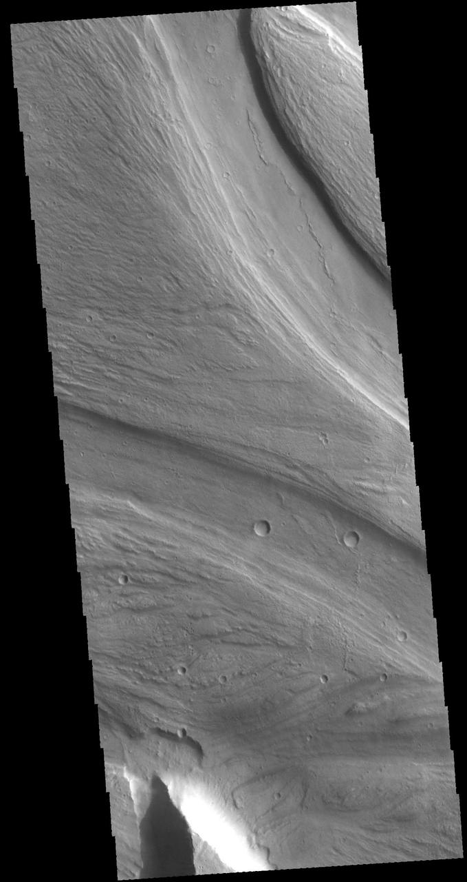 This image captured by NASA 2001 Mars Odyssey spacecraft shows a small portion of Kasei Valles, a large outflow channel system located between the Tharsis volcanic highlands to the west and the lower elevation Chryse Planitia to the east. Orbit Number: 61889 Latitude: 28.226 Longitude: 305.133 Instrument: VIS Captured: 2015-11-26 17:04 http://photojournal.jpl.nasa.gov/catalog/PIA20241