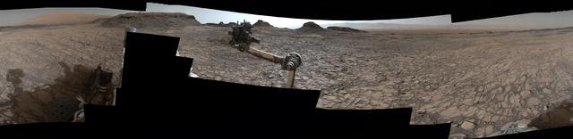 NASA image: Rover Panorama of Entrance to Murray Buttes on Mars