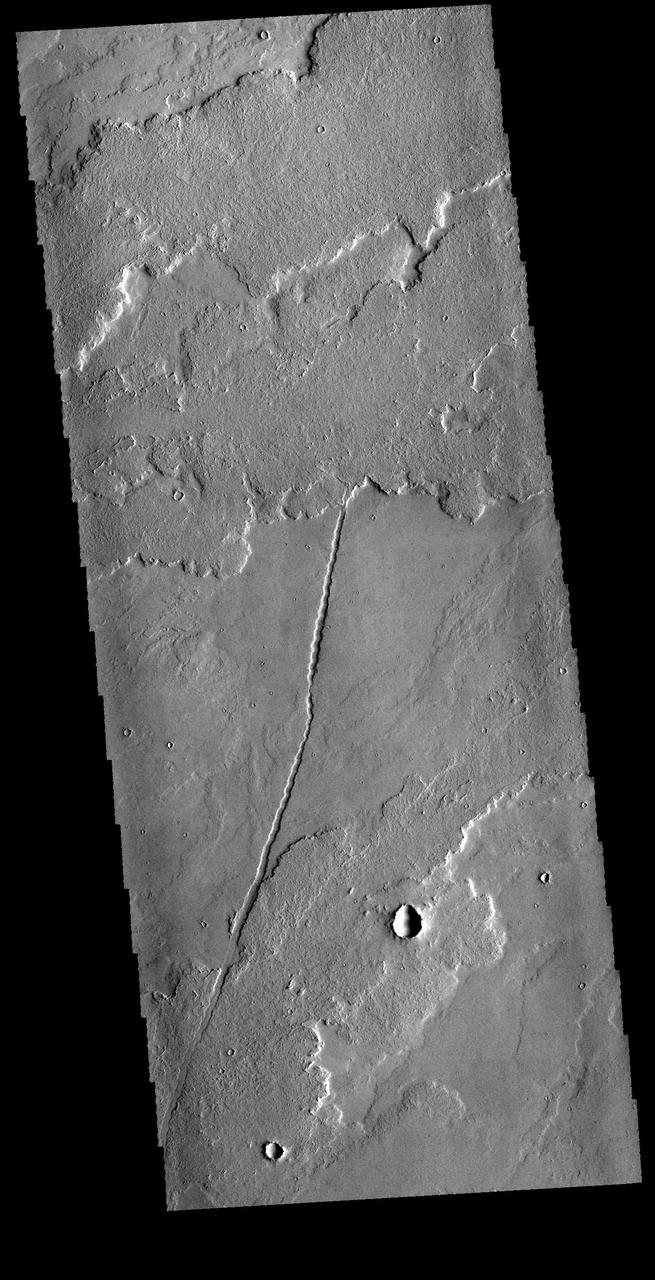 Today's VIS image shows a very small portion of the extensive lava flows of the Tharsis volcanic complex. These flows are located southeast of Ascraeus Mons.  Orbit Number: 64473 Latitude: 5.06074 Longitude: 260.881 Instrument: VIS Captured: 2016-06-26 12:47  http://photojournal.jpl.nasa.gov/catalog/PIA20971